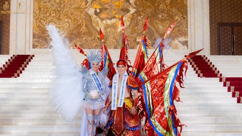 Đại diện Canada và Việt Nam đạt giải Trang phục Dân tộc đẹp nhất