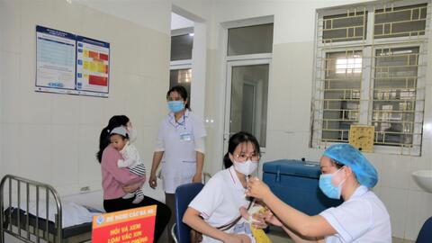 Tiếp tục duy trì tổ chức hiệu quả công tác tiêm chủng