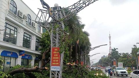 Thanh Hóa khẩn trương khắc phục thiệt hại sau khi bão số 5 càn quét