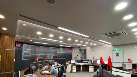 Những người ‘gác’ hệ thống điện quốc gia trong ngày hội non sông