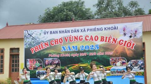 Phiên chợ vùng cao Sơn La nhân Tết Độc lập: Sắc màu văn hóa nối nhịp tiêu thụ sản phẩm