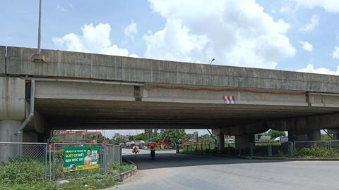 ‎Tài xế mất nhân tính, cố tình kéo lê nữ sinh sau va chạm