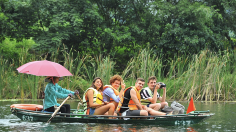 Thấy gì từ việc Việt Nam vào top 5 điểm đến cho người nước ngoài?