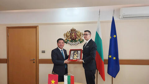 Bộ trưởng Nguyễn Hồng Diên làm việc với Bộ trưởng Bộ Kinh tế và Công nghiệp Bulgaria Peter Dilov