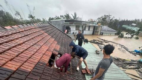 Lũ về nhanh, nhiều nơi ở Gia Lai chìm trong biển nước