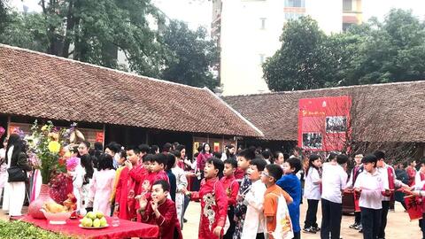 Hà Nội: Người dân, du khách rộn ràng khám phá Tết xưa