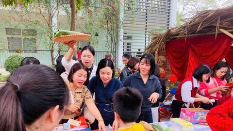 Ngày hội bánh chưng “Giữ lửa truyền thống - Tết ấm yêu thương”