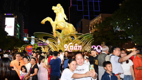 TP. Hồ Chí Minh: Hơn 1,8 triệu lượt khách tham quan đường hoa tết Bính Ngọ