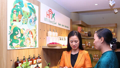 Khai mạc Không gian trưng bày, livestream 'Sức sống hàng Việt' lần 3