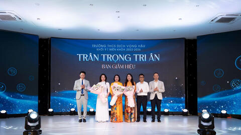 Học sinh Trường THCS Dịch Vọng Hậu tri ân thầy cô trước kỳ thi vào lớp 10