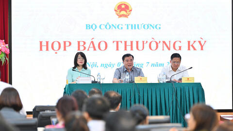 Bộ Công Thương lý giải nhập siêu, làm rõ quản lý xe quà biếu và dư địa xuất khẩu chè