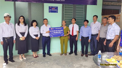 PC Đắk Lắk trao 4 nhà tình nghĩa cho các hộ khó khăn