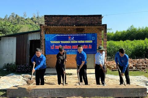 Bình Thuận: Gần 1.000 đoàn viên đồng loạt ra quân xóa nhà tạm