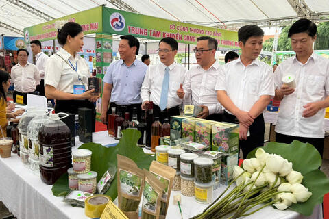 Quảng Bình tăng cường khuyến công, đẩy mạnh xúc tiến thương mại năm 2025