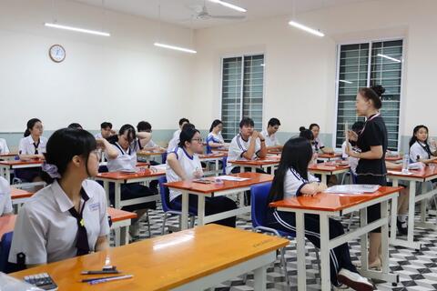 TP Hồ Chí Minh: Hơn 500 thí sinh bỏ thi, 2 em đi trễ trong ngày thi thứ hai