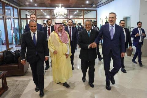 4 quốc gia ‘bắt tay’ bàn phương án mở lại eo biển Hormuz