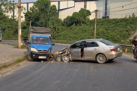 Hai công nhân điện lực kịp thời hỗ trợ nạn nhân trong vụ tai nạn giao thông