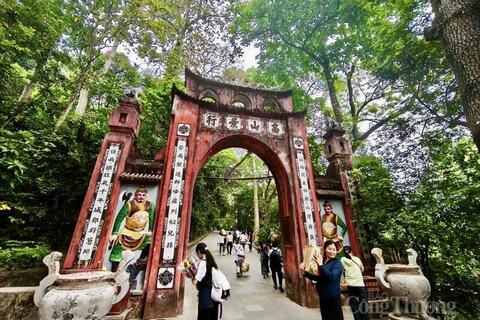 Tháng Ba, về Đất Tổ nghe truyền thuyết trăm trứng vọng ngàn năm