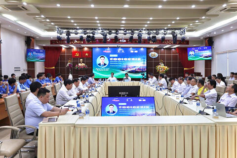 Chùm ảnh tọa đàm 'Tiết kiệm điện và điện mặt trời áp mái: Giải pháp giảm áp lực cung ứng điện giai đoạn 2026 - 2030'