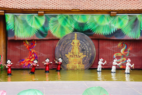 Múa rối nước thu hút du khách tại Lễ hội Đền Hùng 2026