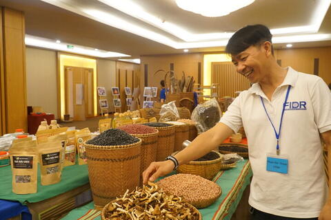 Thúc đẩy tiểu thủ công nghiệp và du lịch miền núi Đà Nẵng