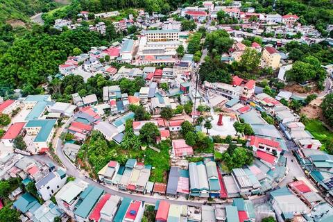 Một năm chuyển mình cùng chính quyền 2 cấp ở xã biên giới Mường Lát