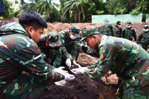 Tìm thấy thêm rãnh chôn số 2 tại Công viên Lê Thị Riêng
