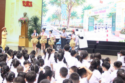 Học sinh hào hứng với tuyên truyền an toàn giao thông bằng sân khấu hóa