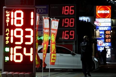 Nhiều quốc gia dùng biện pháp mạnh để kiểm soát giá xăng dầu