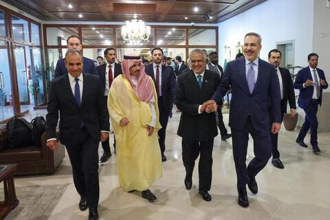 4 quốc gia ‘bắt tay’ bàn phương án mở lại eo biển Hormuz