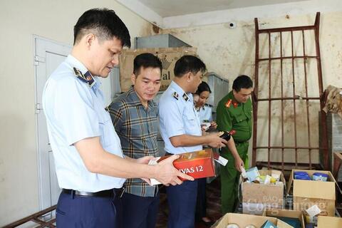 Hà Tĩnh: Tiêu hủy nhiều rượu ngoại, mỹ phẩm không rõ nguồn gốc