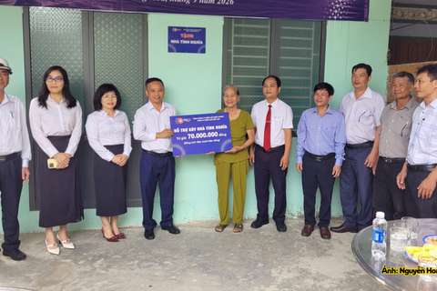 PC Đắk Lắk trao 4 nhà tình nghĩa cho các hộ khó khăn