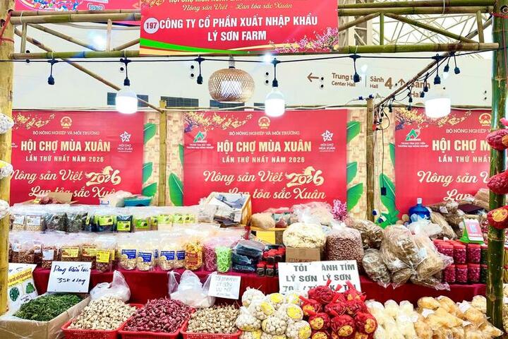 Hội chợ Mùa Xuân: Đặc sản Lý Sơn hút khách, doanh thu hàng trăm triệu