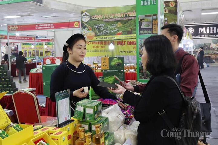 Nông sản, đặc sản địa phương đắt khách tại Hội chợ Xuân Hà Nội 2026