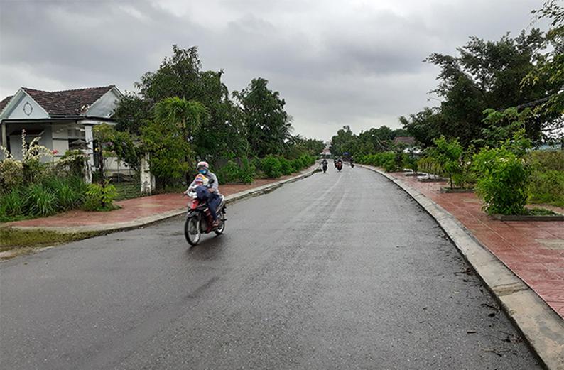 đường-giao-thông-nông-thôn-xã-cát-minh-được-thảm-bê-tông-nhựa.jpg