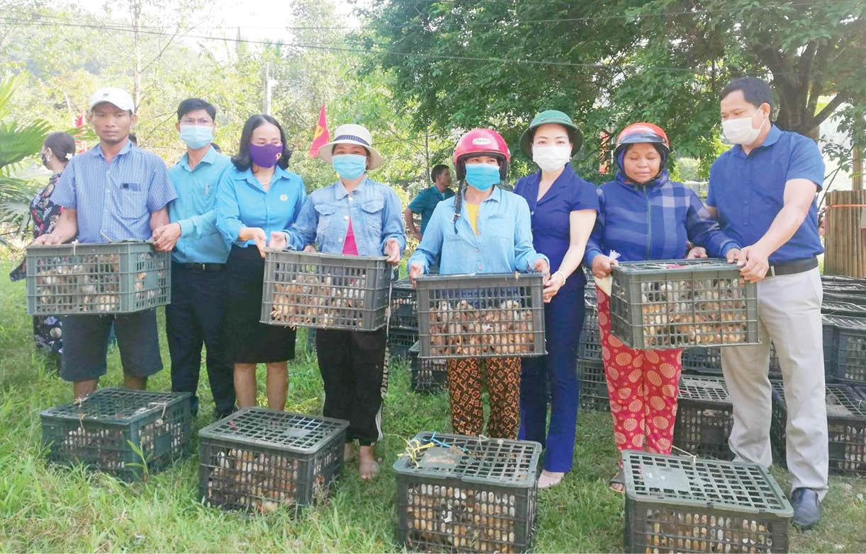 Tạo sinh kế giúp người dân thoát nghèo bền vững