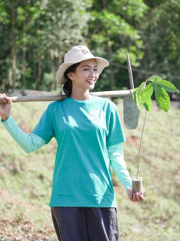 Nghệ sỹ, hoa hậu tham gia trồng rừng