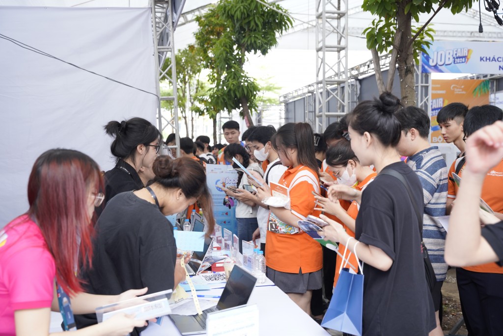 “Săn” việc cùng sinh viên FPT Polytechnic tại ngày hội “Job Fair 2024”