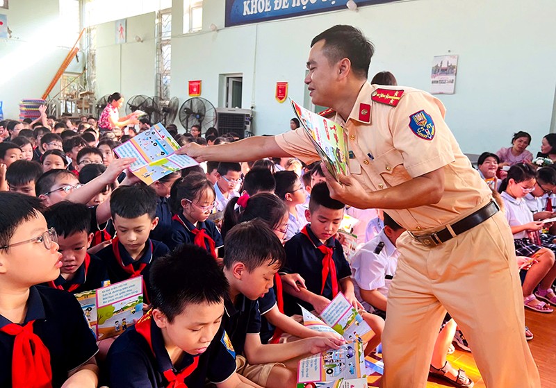 Gần 15.000 học sinh được tuyên truyền về an toàn giao thông