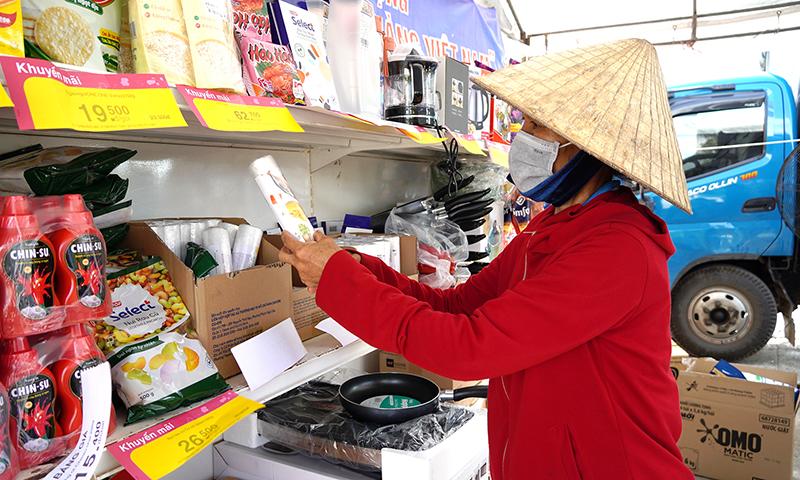 Siêu thị Co.opmart Quảng Bình thực hiện chương trình đưa hàng Việt về nông thôn.