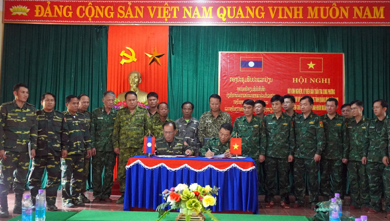 Bộ Chỉ huy BĐBP Quảng Bình và Bộ Chỉ huy Quân sự Khăm Muồn ký kết biên bản tuần tra song phương tháng 6/2024.