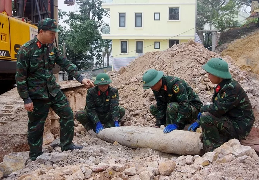 Quảng Ninh: Đào móng nhà, phát hiện quả bom nặng gần 230 kg tại Hạ Long