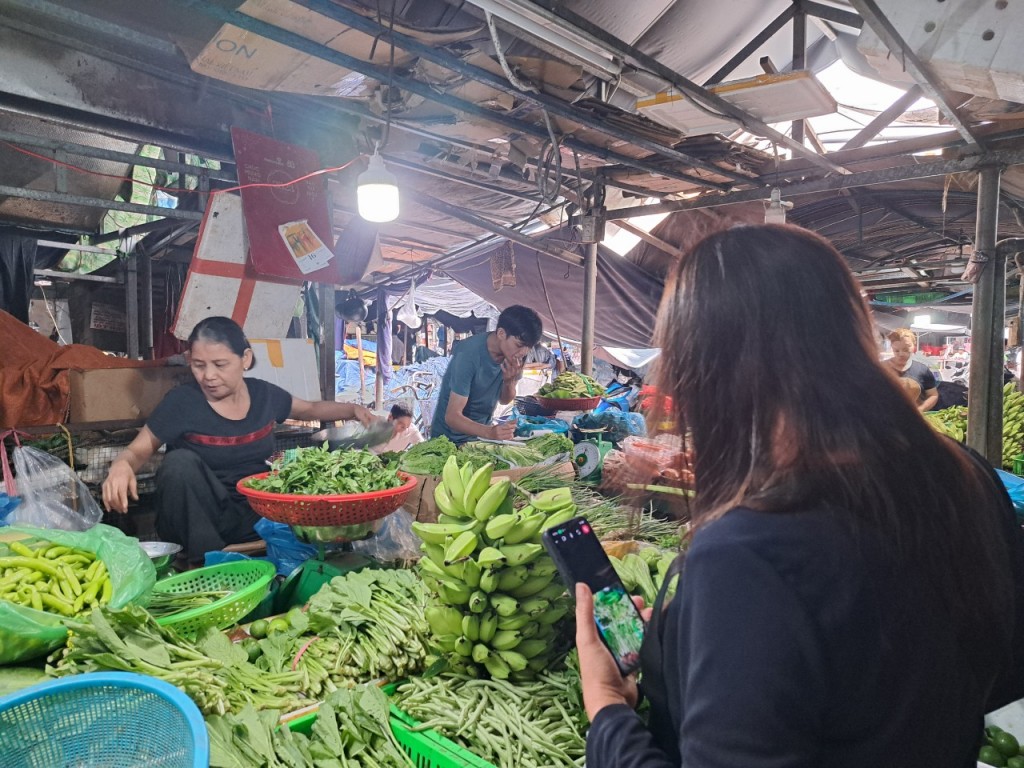 Hiện giá rau xanh tại các chợ Đà Nẵng đang tăng cao so với trước (Ảnh Đ.Minh)