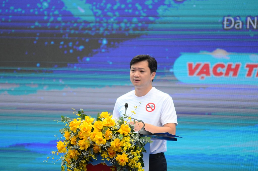 Anh Nguyễn Minh Triết, Bí thư Trung ương Đoàn TNCS Hồ Chí Minh phát biểu tại lễ mít tinh (Ảnh Đ.Minh)