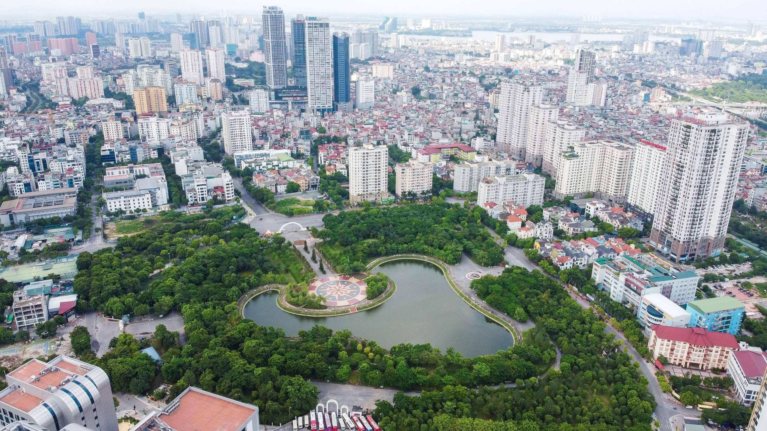 Hà Nội đã, đang và sẽ xây dựng mới, cải tạo thêm nhiều công viên, vườn hoa để phục vụ nhân dân.
