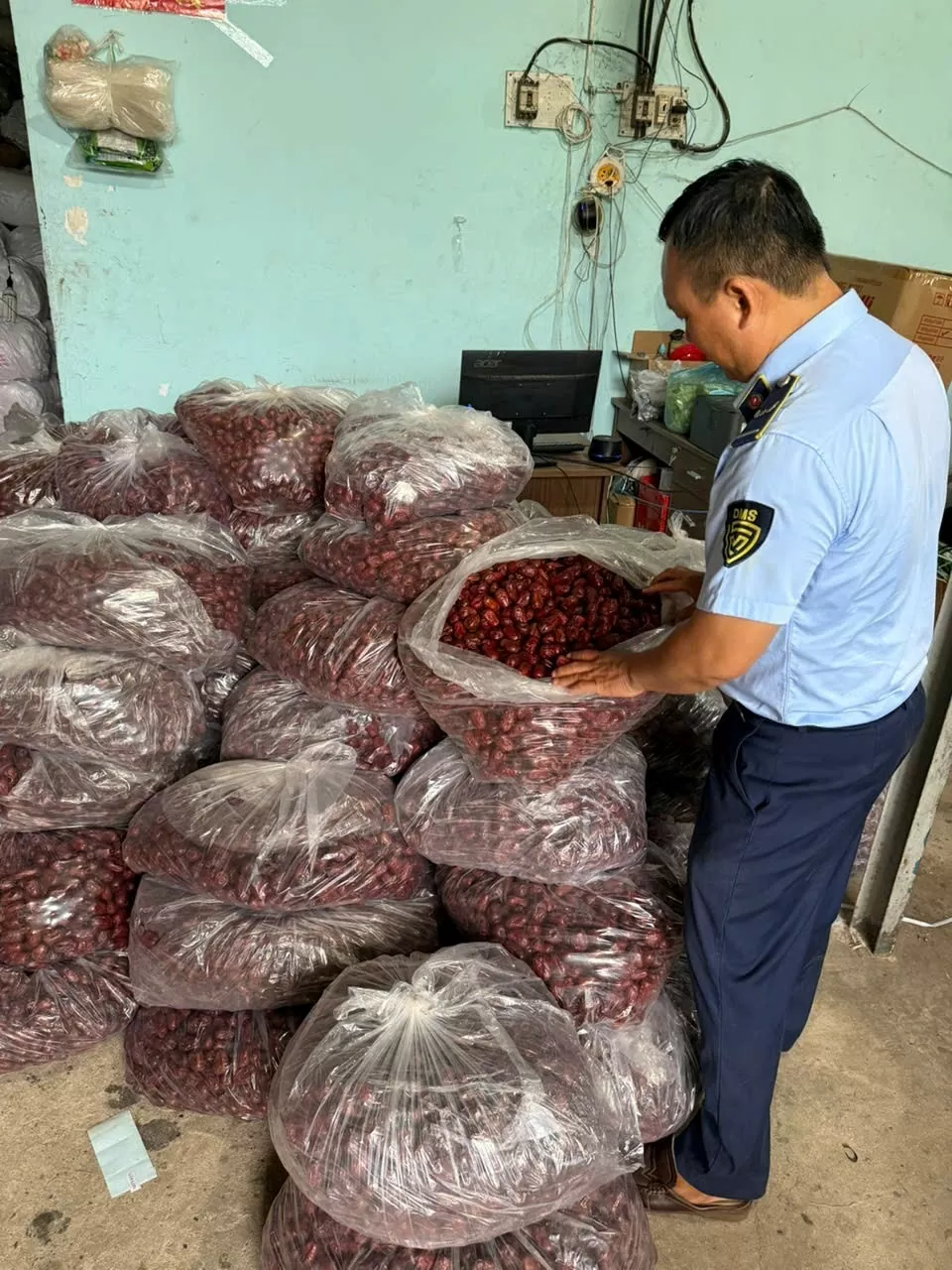 TP. Hồ Chí Minh thu giữ hơn 8.000 sản phẩm thực phẩm không rõ nguồn gốc