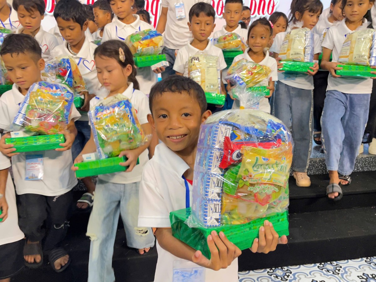 Gặp người gieo niềm tin, ước mơ cho trẻ em vùng cao Gặp người gieo niềm tin, ước mơ cho trẻ em vùng cao