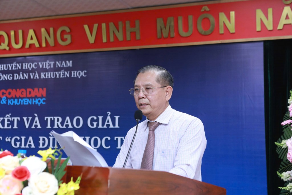 Tổng Biên tập Tạp chí Công dân và Khuyến học Tô Phán phát biểu khai mạc buổi lễ.