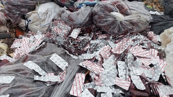 Đổ trộm dược phẩm, thực phẩm: Cần lấp đầy lỗ hổng quản lý