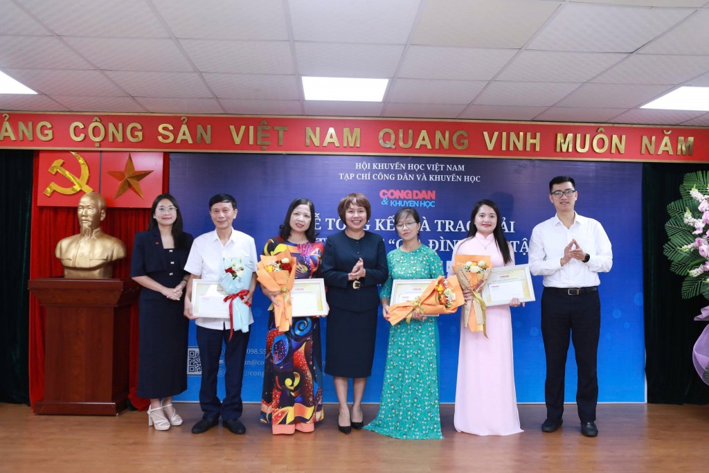 16 tác giả đoạt giải cuộc thi viết